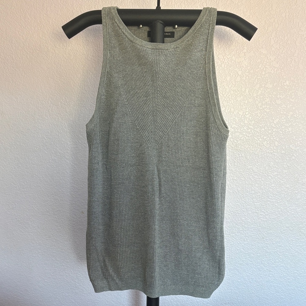 Banana Republic Gray Knit Sleeveless Sweater